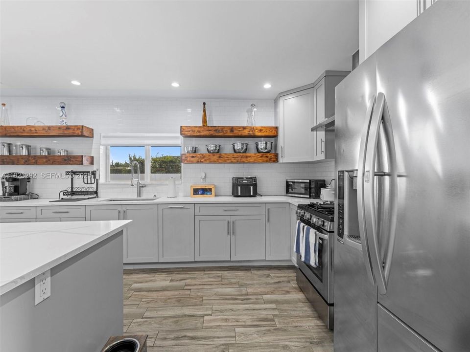 For Sale: $829,000 (3 beds, 3 baths, 1202 Square Feet)