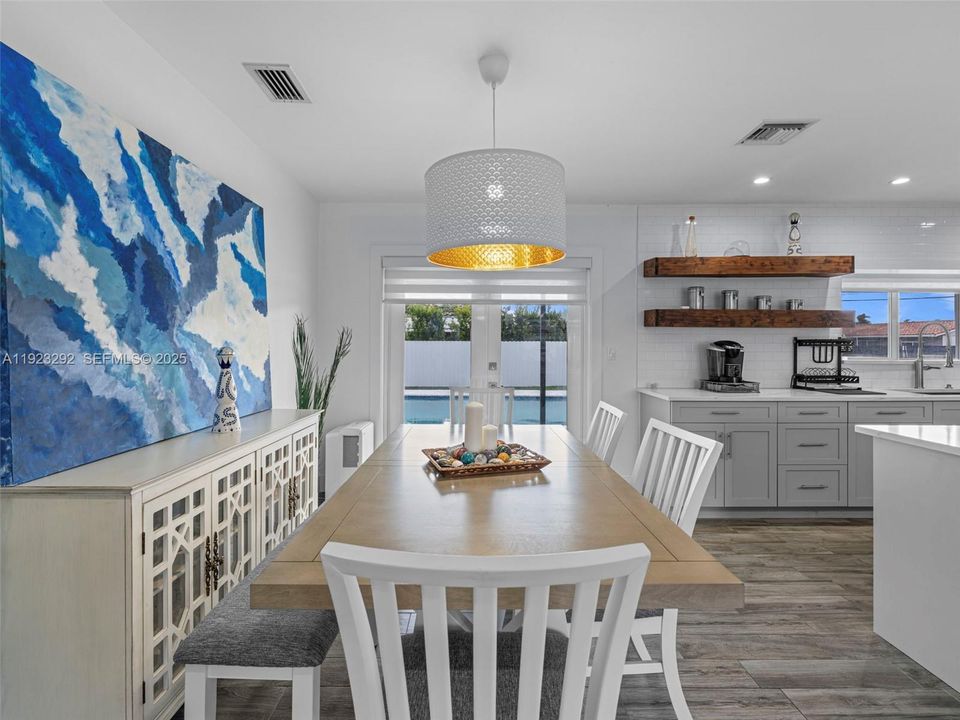 For Sale: $829,000 (3 beds, 3 baths, 1202 Square Feet)