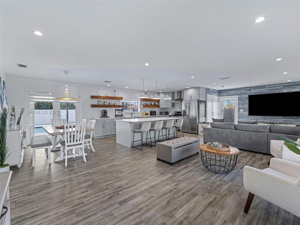 For Sale: $829,000 (3 beds, 3 baths, 1202 Square Feet)