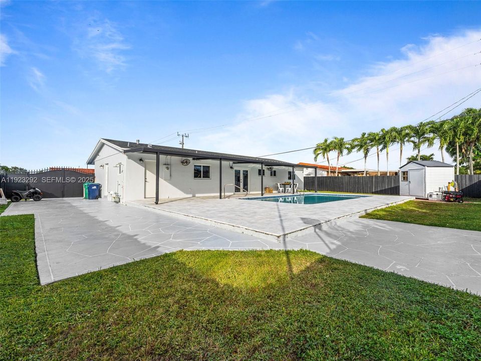 For Sale: $829,000 (3 beds, 3 baths, 1202 Square Feet)