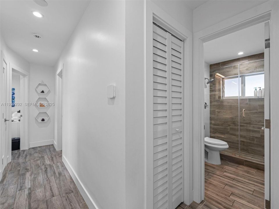 For Sale: $829,000 (3 beds, 3 baths, 1202 Square Feet)