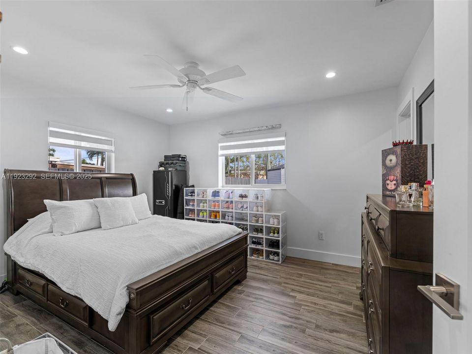 For Sale: $829,000 (3 beds, 3 baths, 1202 Square Feet)