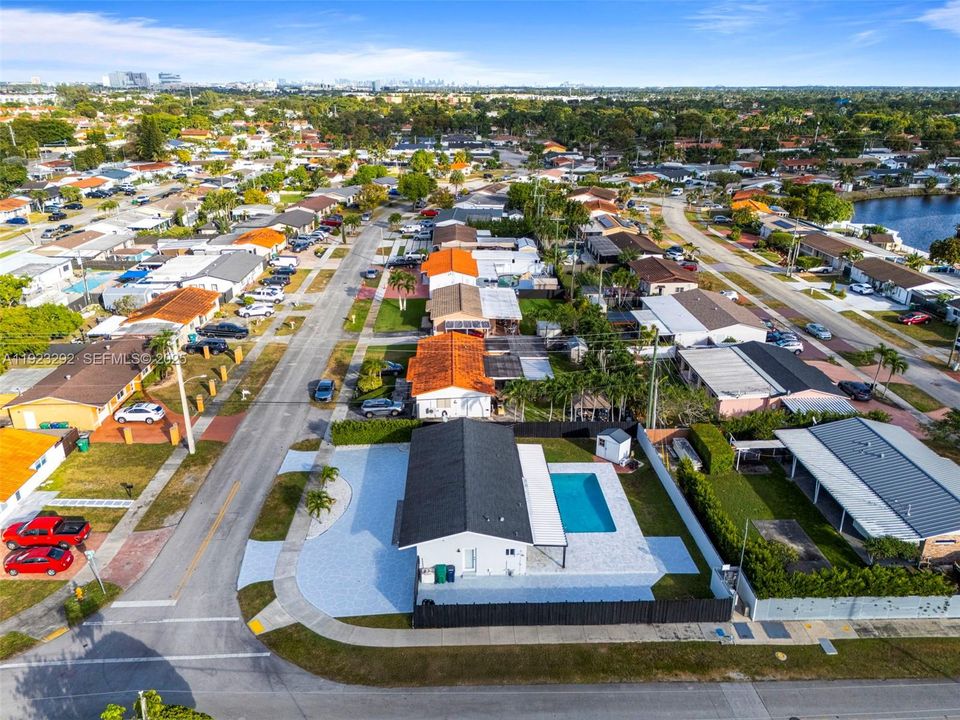 For Sale: $829,000 (3 beds, 3 baths, 1202 Square Feet)