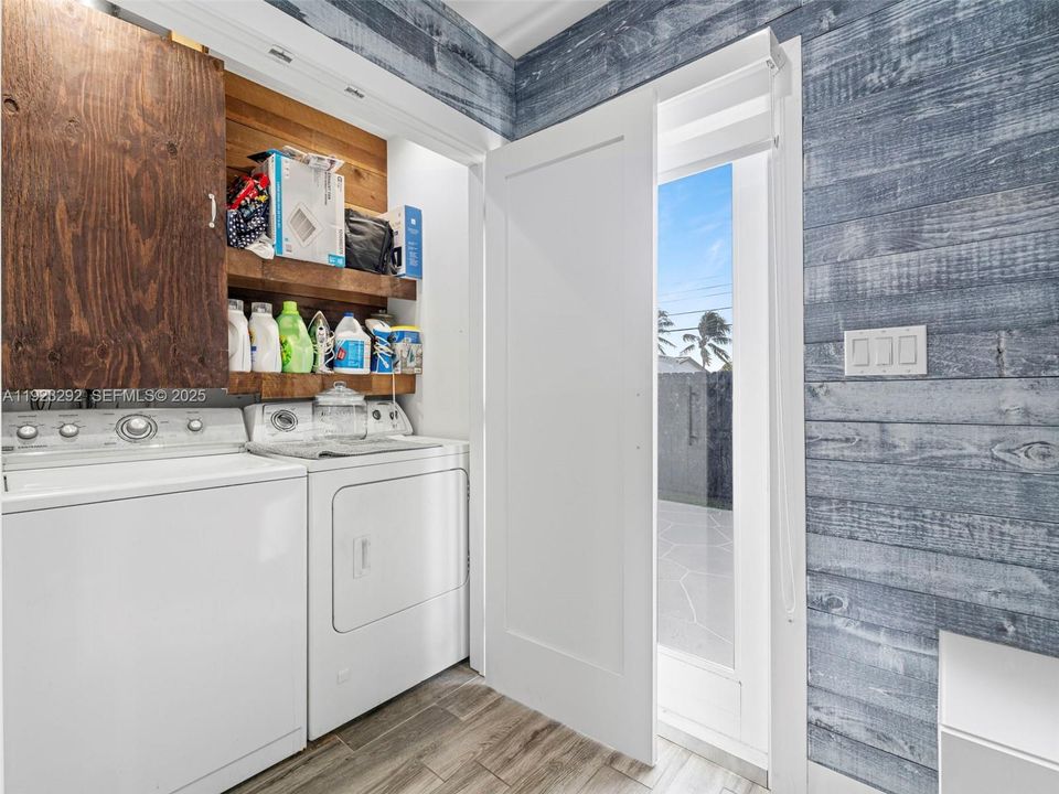 For Sale: $829,000 (3 beds, 3 baths, 1202 Square Feet)