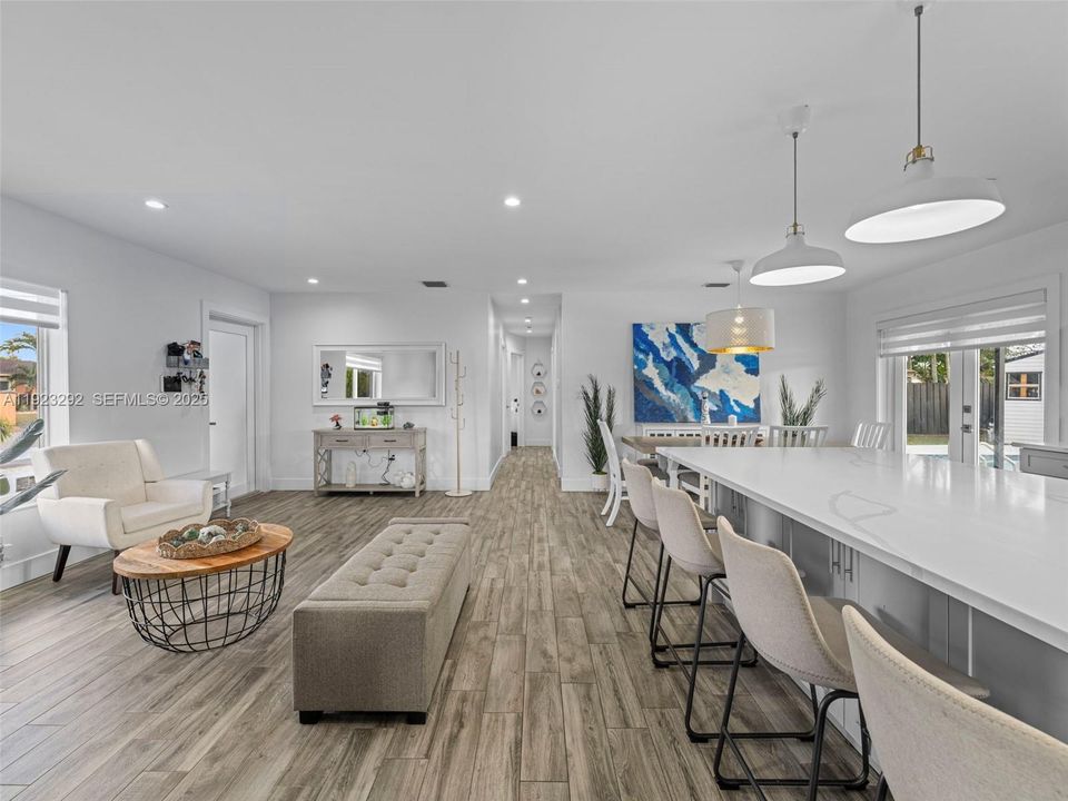 For Sale: $829,000 (3 beds, 3 baths, 1202 Square Feet)