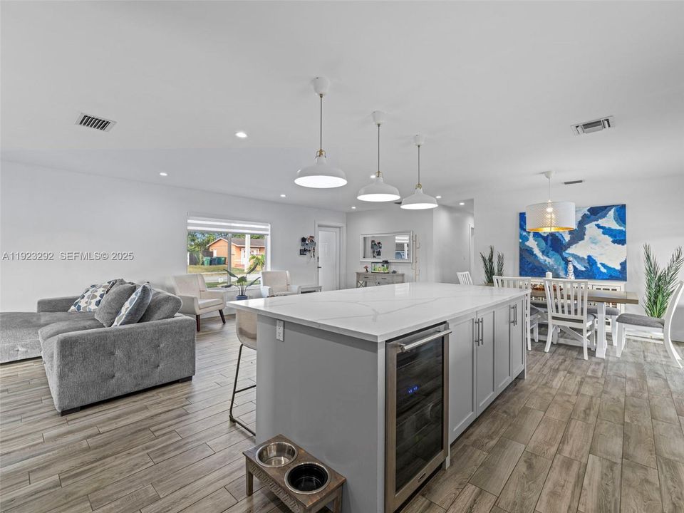 For Sale: $829,000 (3 beds, 3 baths, 1202 Square Feet)