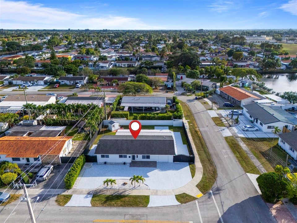 For Sale: $829,000 (3 beds, 3 baths, 1202 Square Feet)