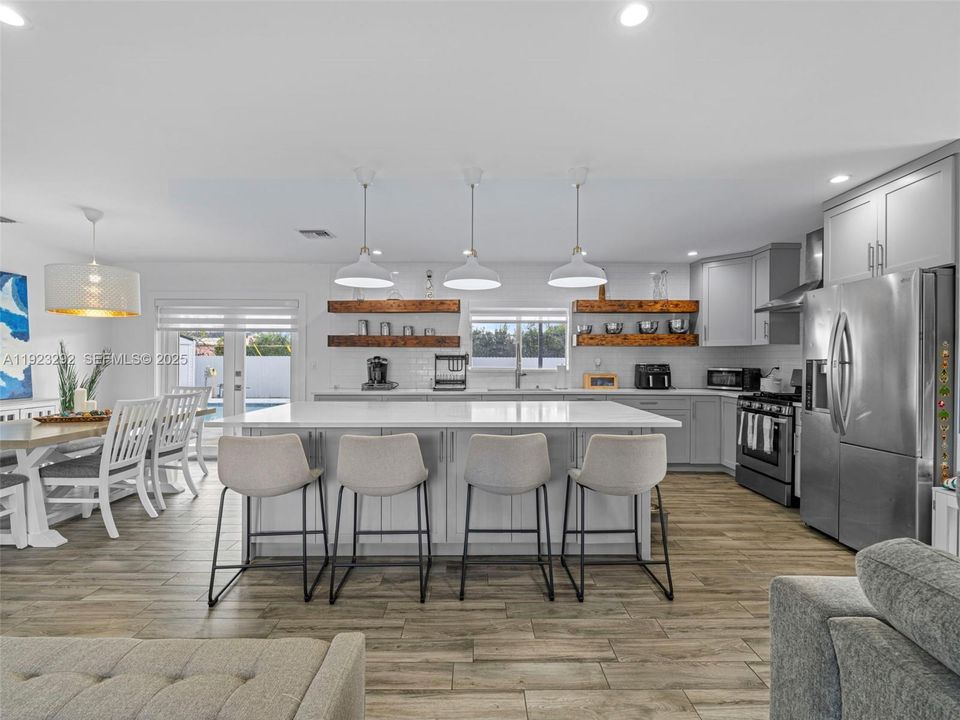 For Sale: $829,000 (3 beds, 3 baths, 1202 Square Feet)