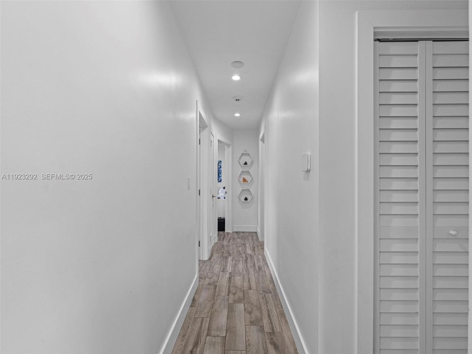 For Sale: $829,000 (3 beds, 3 baths, 1202 Square Feet)