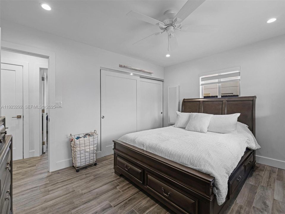 For Sale: $829,000 (3 beds, 3 baths, 1202 Square Feet)