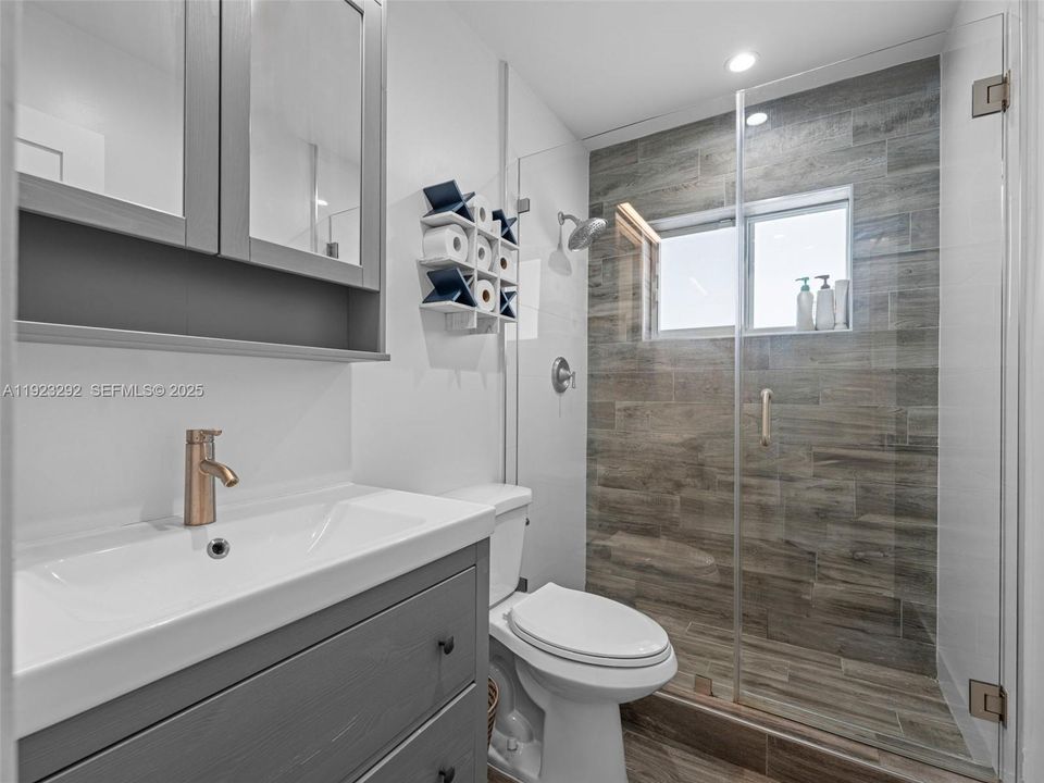 For Sale: $829,000 (3 beds, 3 baths, 1202 Square Feet)