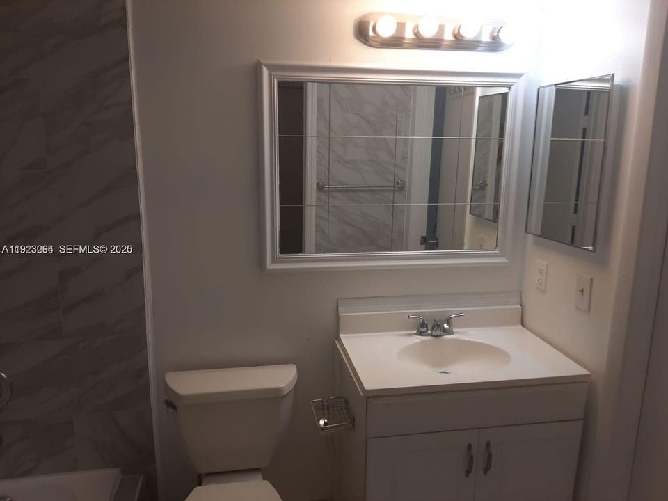 For Rent: $2,200 (2 beds, 2 baths, 877 Square Feet)
