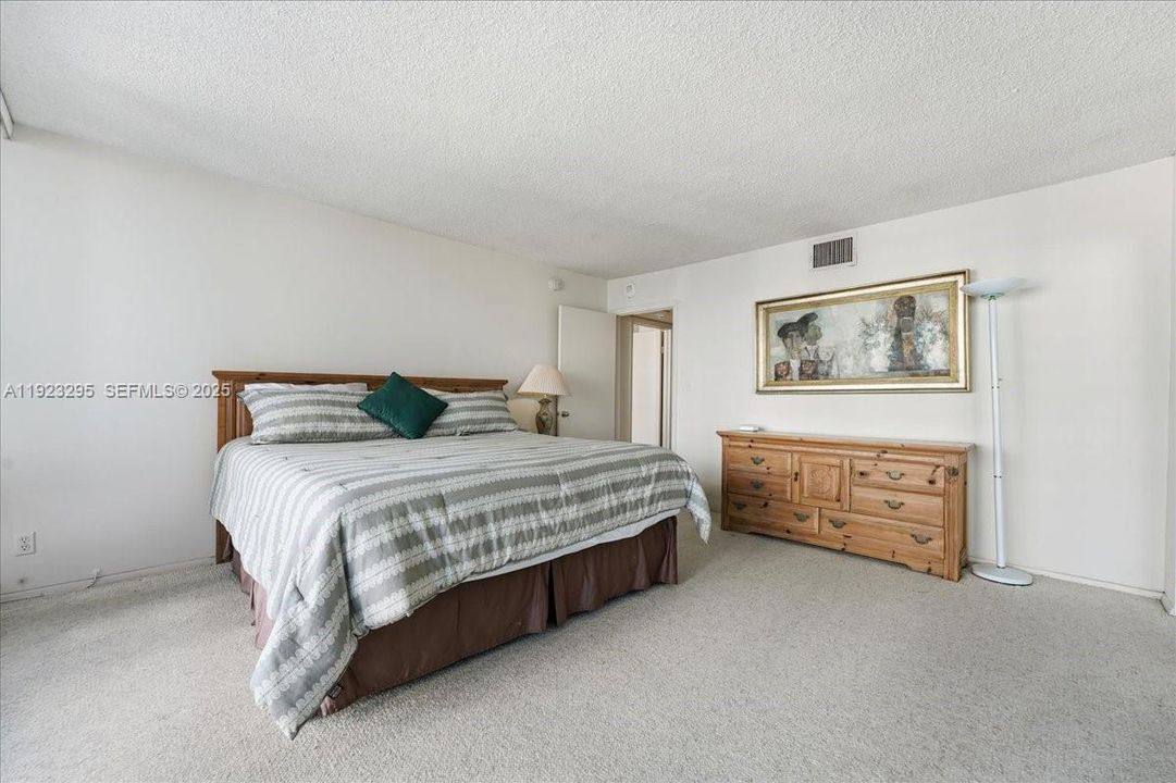 待售: $668,000 (2 贝兹, 2 浴室, 1650 平方英尺)