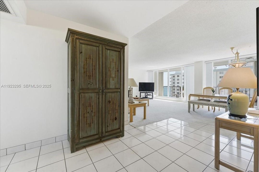 待售: $668,000 (2 贝兹, 2 浴室, 1650 平方英尺)