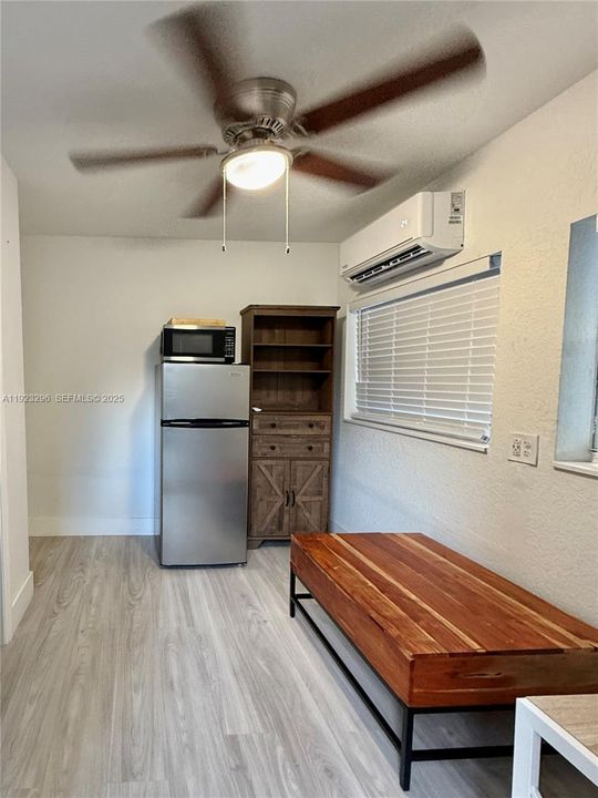 For Rent: $1,400 (1 beds, 1 baths, 1613 Square Feet)