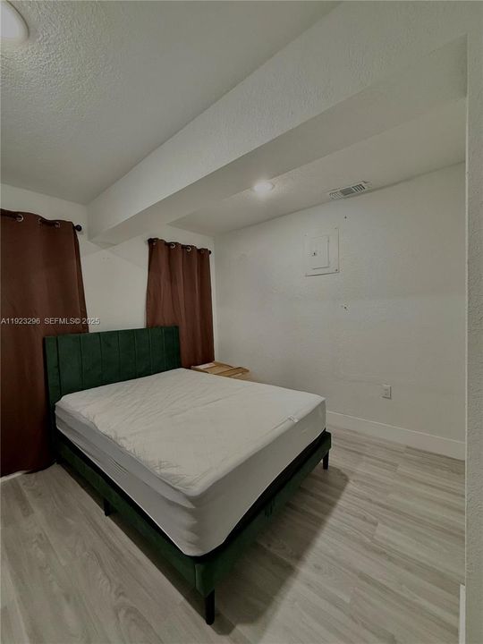 For Rent: $1,400 (1 beds, 1 baths, 1613 Square Feet)