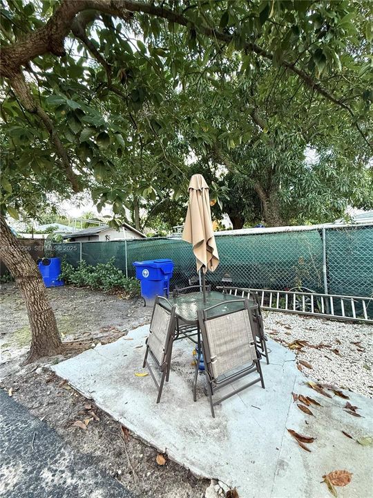 For Rent: $1,400 (1 beds, 1 baths, 1613 Square Feet)