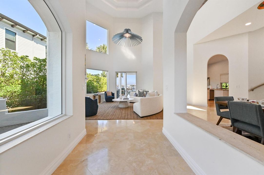 Entrance Living Room 01