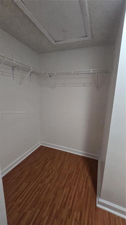 For Rent: $1,750 (1 beds, 1 baths, 739 Square Feet)