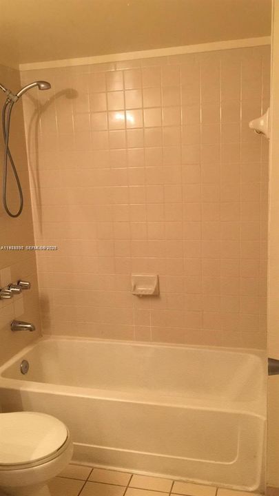 For Rent: $1,750 (1 beds, 1 baths, 739 Square Feet)