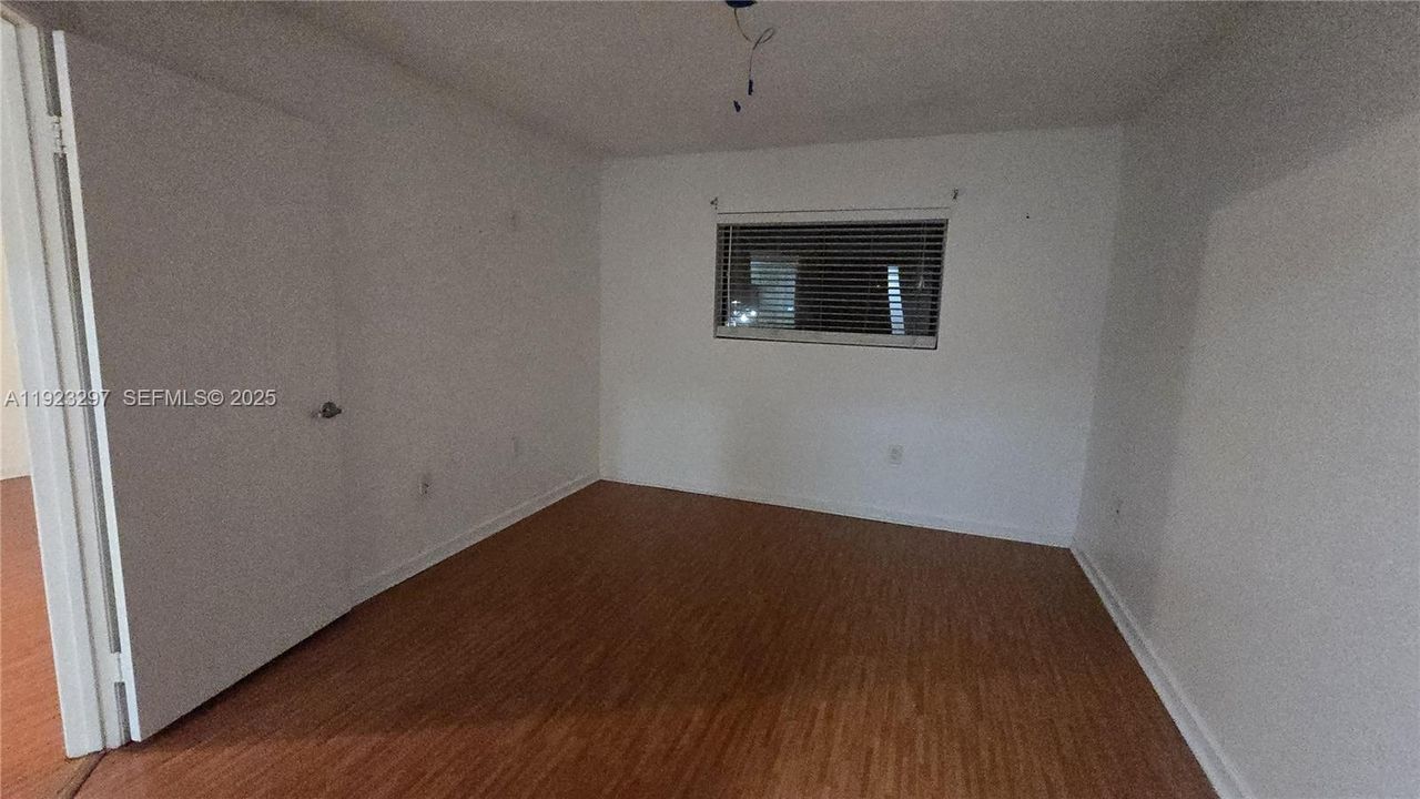 For Rent: $1,750 (1 beds, 1 baths, 739 Square Feet)