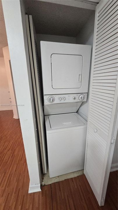 For Rent: $1,750 (1 beds, 1 baths, 739 Square Feet)