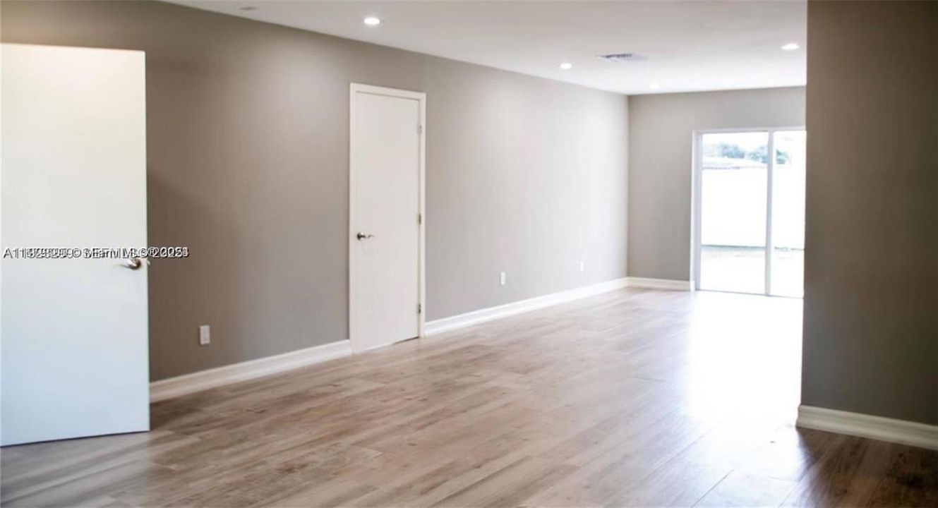 For Sale: $455,000 (3 beds, 2 baths, 1152 Square Feet)