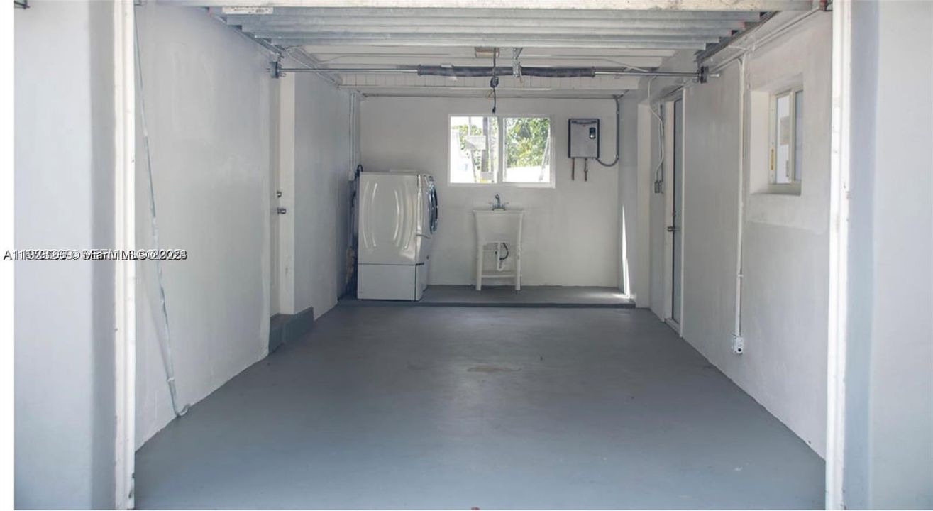 For Sale: $455,000 (3 beds, 2 baths, 1152 Square Feet)