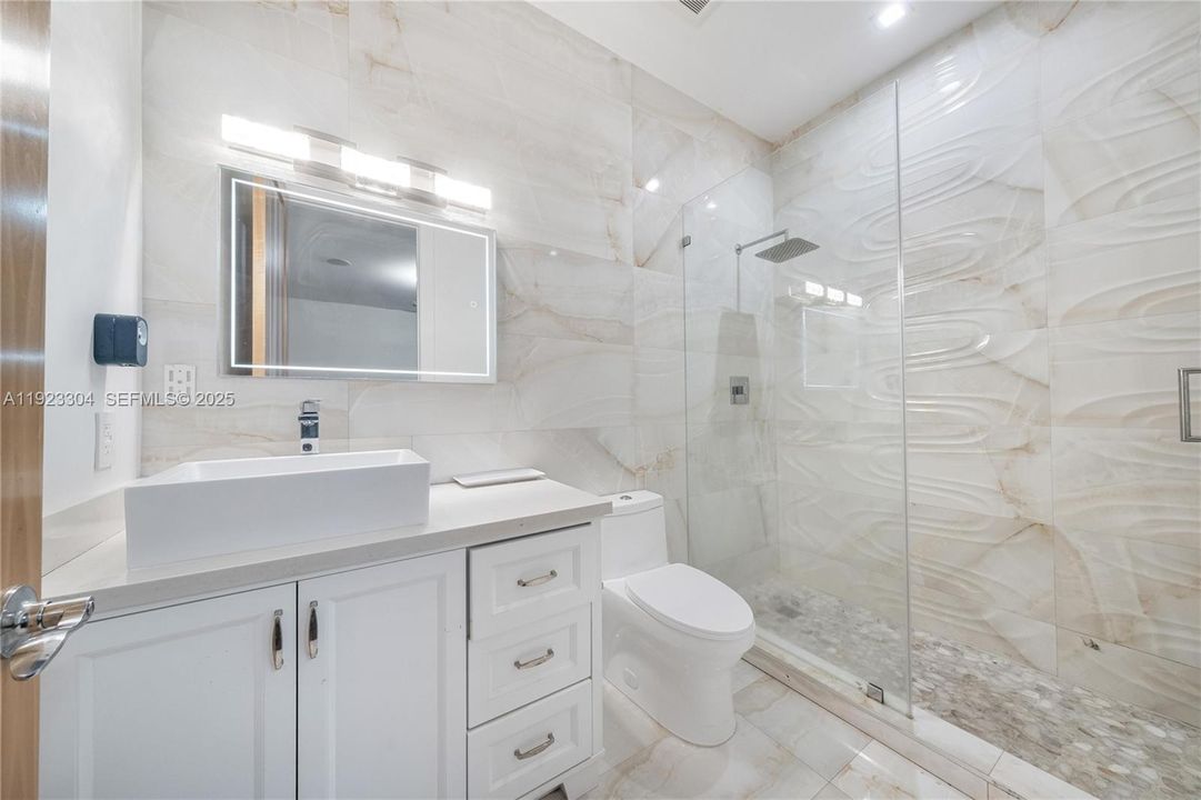 For Sale: $7,000,000 (8 beds, 11 baths, 9196 Square Feet)