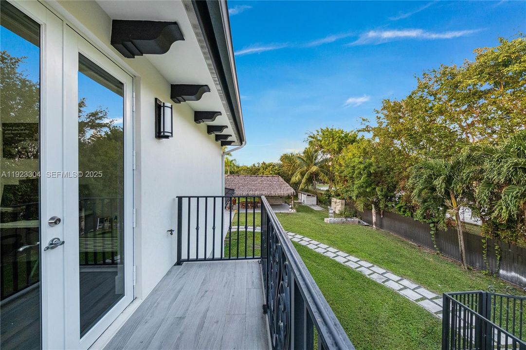 For Sale: $7,000,000 (8 beds, 11 baths, 9196 Square Feet)