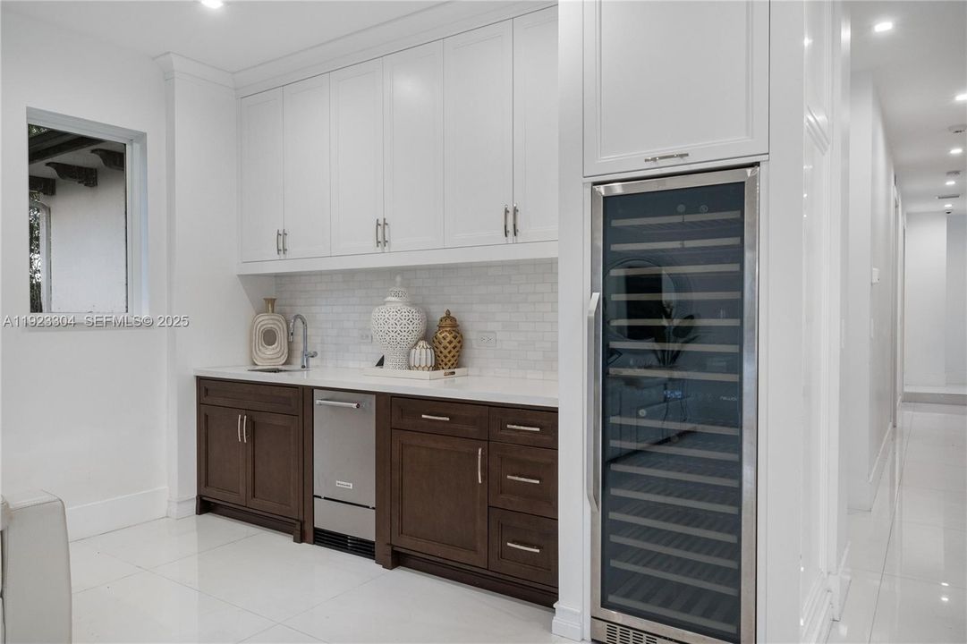 For Sale: $7,000,000 (8 beds, 11 baths, 9196 Square Feet)