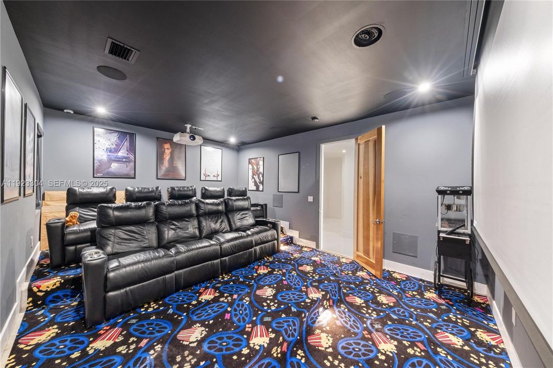 For Sale: $7,000,000 (8 beds, 11 baths, 9196 Square Feet)