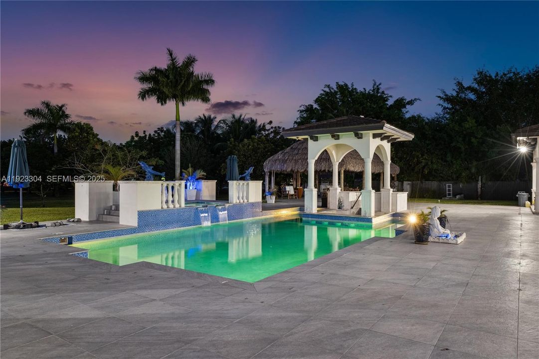 For Sale: $7,000,000 (8 beds, 11 baths, 9196 Square Feet)