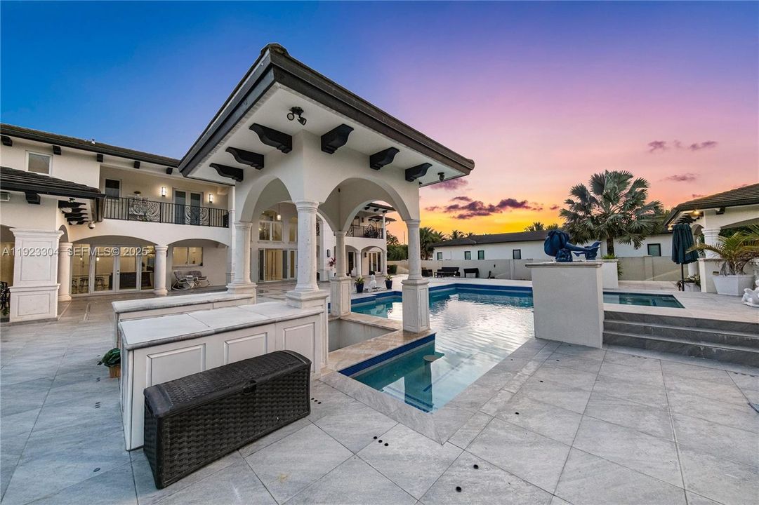 For Sale: $7,000,000 (8 beds, 11 baths, 9196 Square Feet)