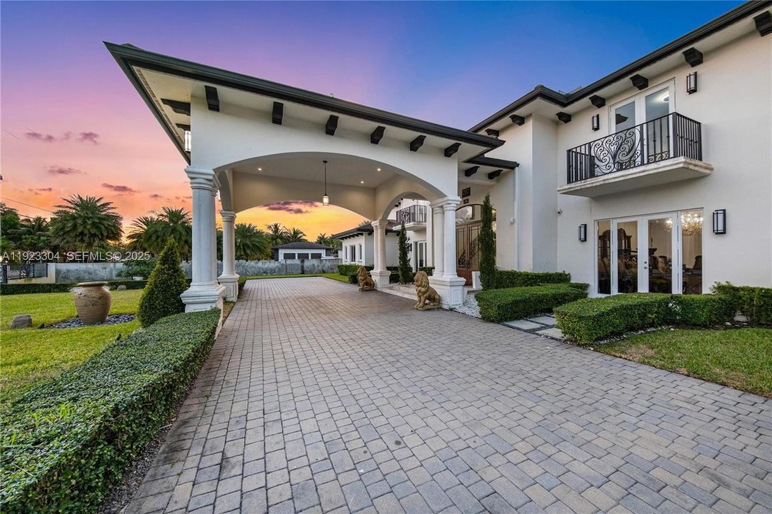 For Sale: $7,000,000 (8 beds, 11 baths, 9196 Square Feet)