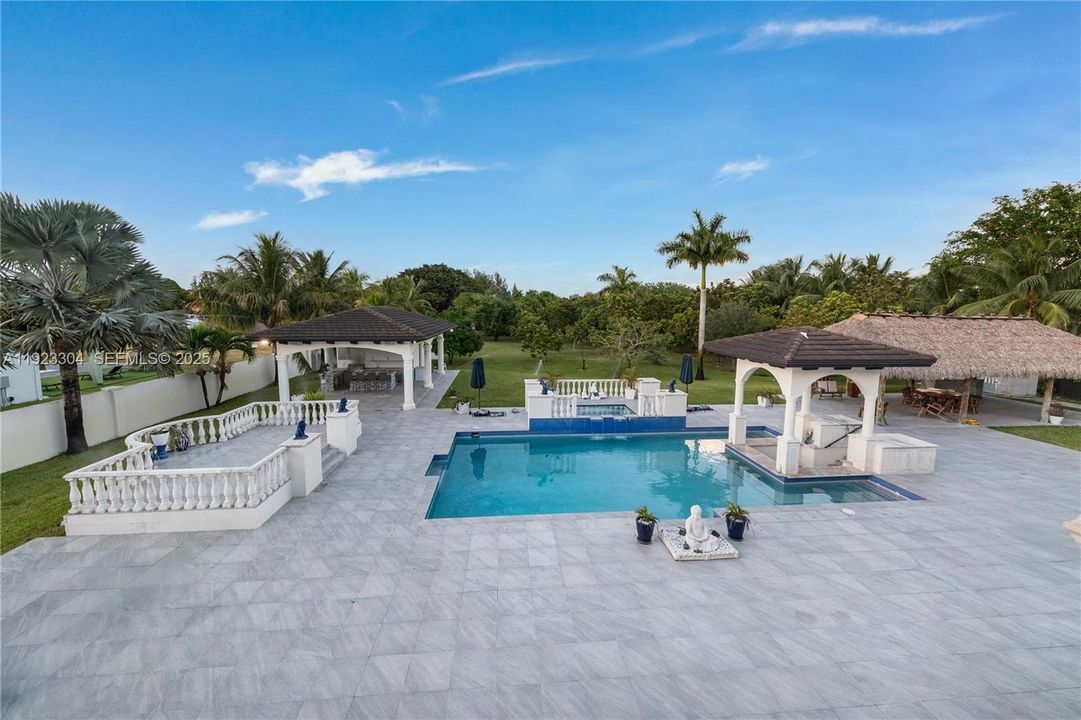 For Sale: $7,000,000 (8 beds, 11 baths, 9196 Square Feet)