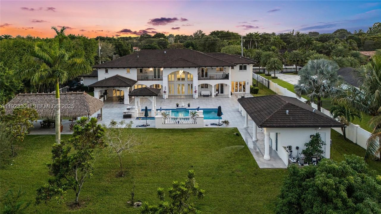 For Sale: $7,000,000 (8 beds, 11 baths, 9196 Square Feet)