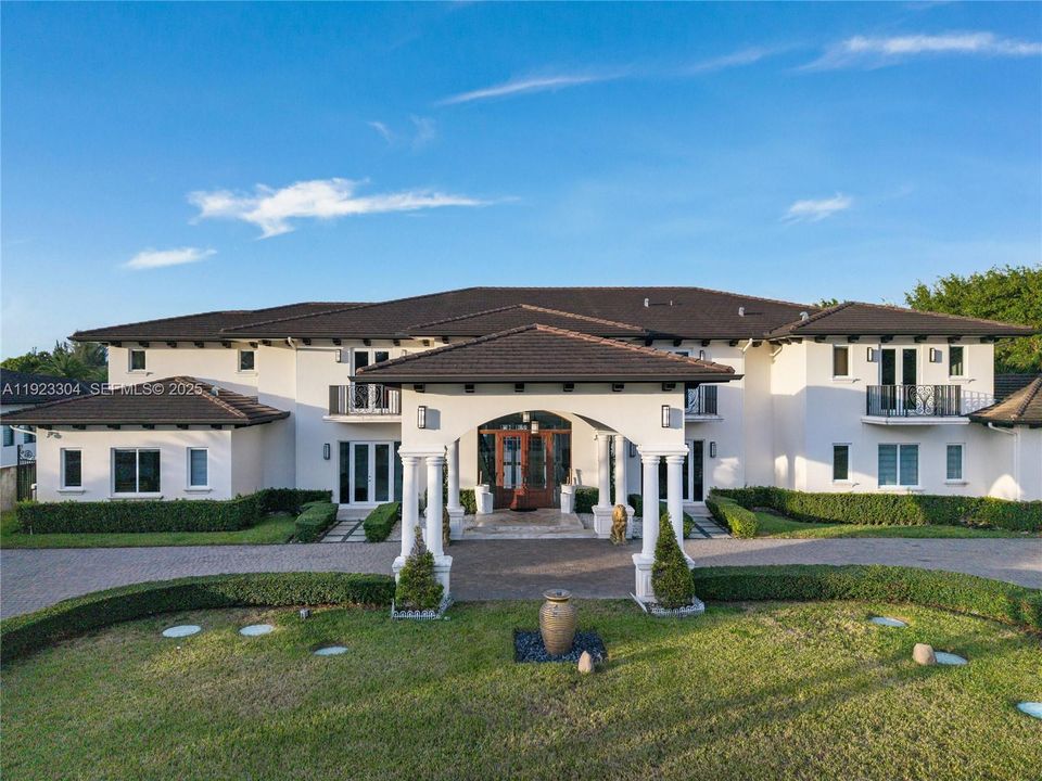 For Sale: $7,000,000 (8 beds, 11 baths, 9196 Square Feet)