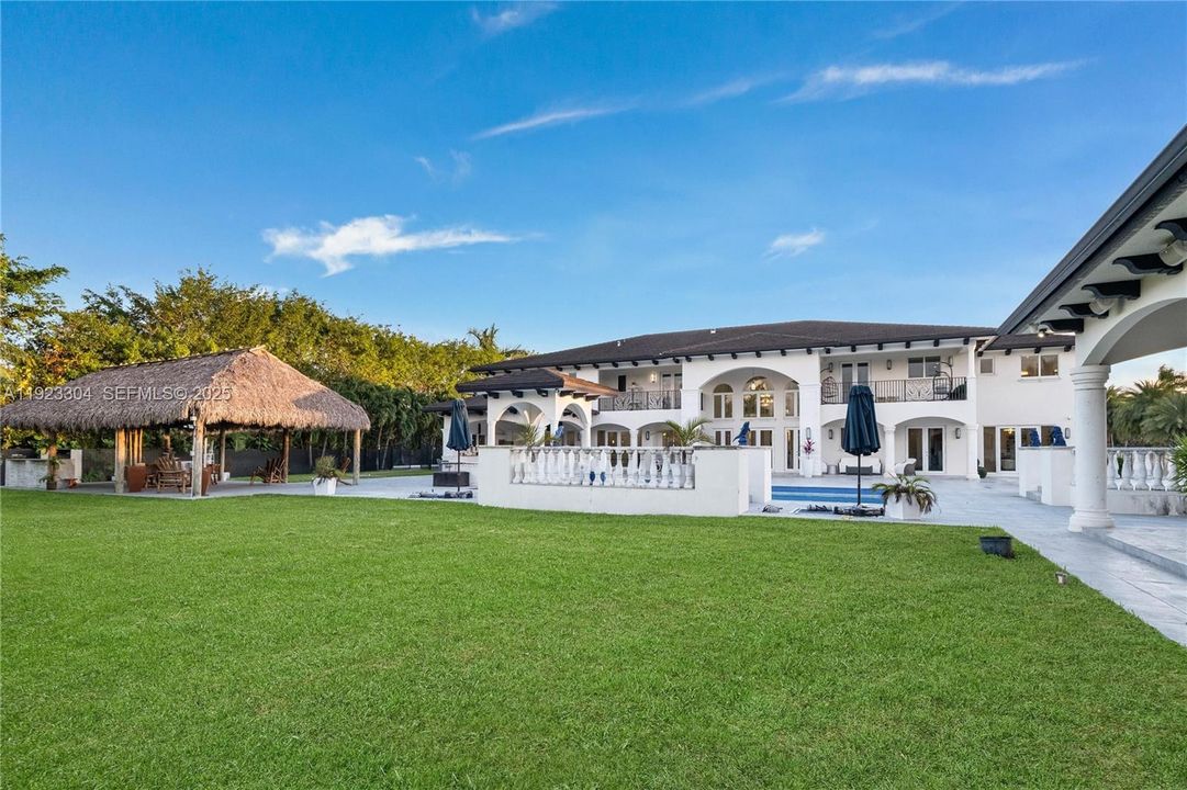 For Sale: $7,000,000 (8 beds, 11 baths, 9196 Square Feet)