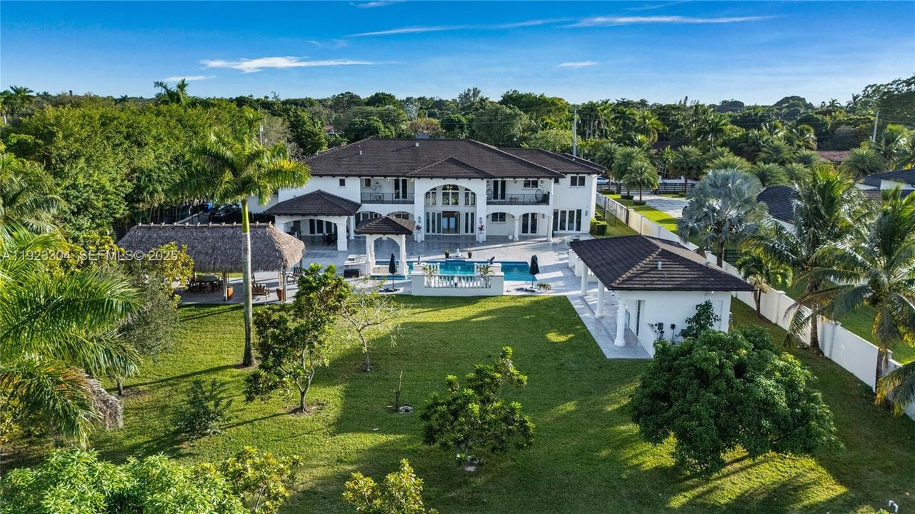 For Sale: $7,000,000 (8 beds, 11 baths, 9196 Square Feet)