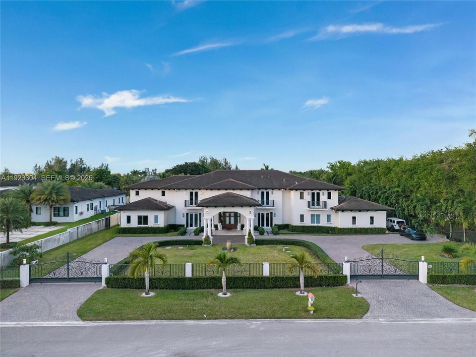 For Sale: $7,000,000 (8 beds, 11 baths, 9196 Square Feet)