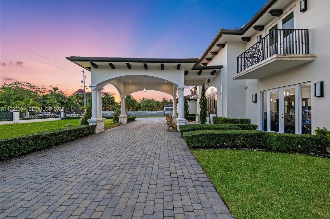 For Sale: $7,000,000 (8 beds, 11 baths, 9196 Square Feet)