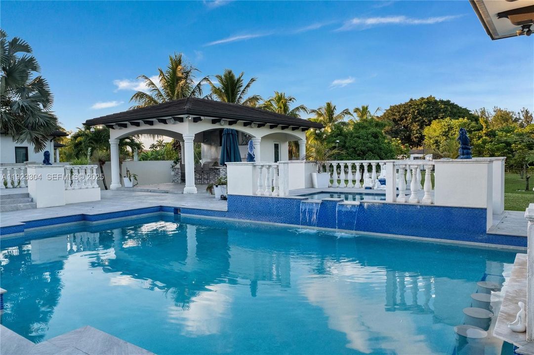 For Sale: $7,000,000 (8 beds, 11 baths, 9196 Square Feet)