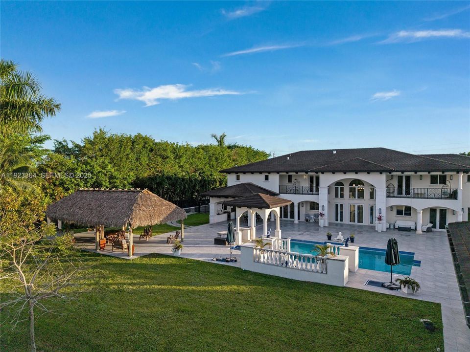 For Sale: $7,000,000 (8 beds, 11 baths, 9196 Square Feet)