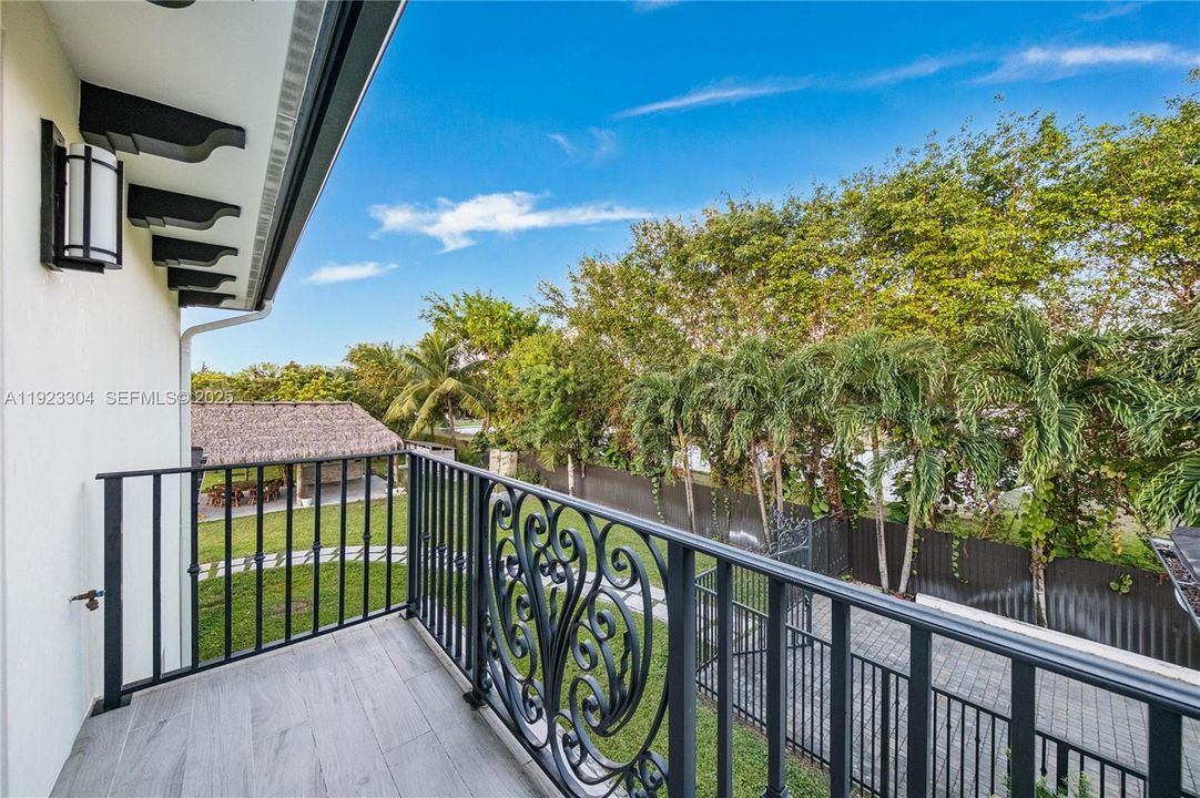 For Sale: $7,000,000 (8 beds, 11 baths, 9196 Square Feet)