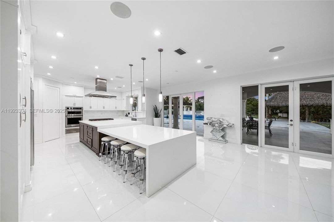 For Sale: $7,000,000 (8 beds, 11 baths, 9196 Square Feet)