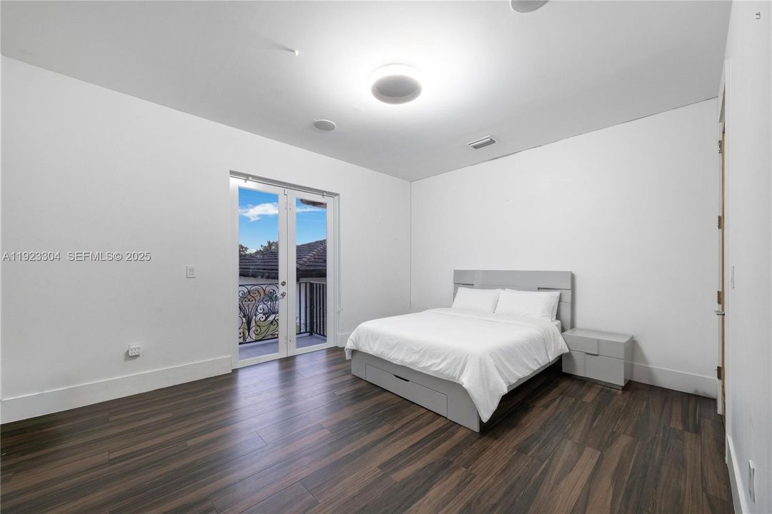 For Sale: $7,000,000 (8 beds, 11 baths, 9196 Square Feet)