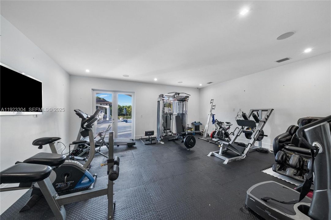 For Sale: $7,000,000 (8 beds, 11 baths, 9196 Square Feet)