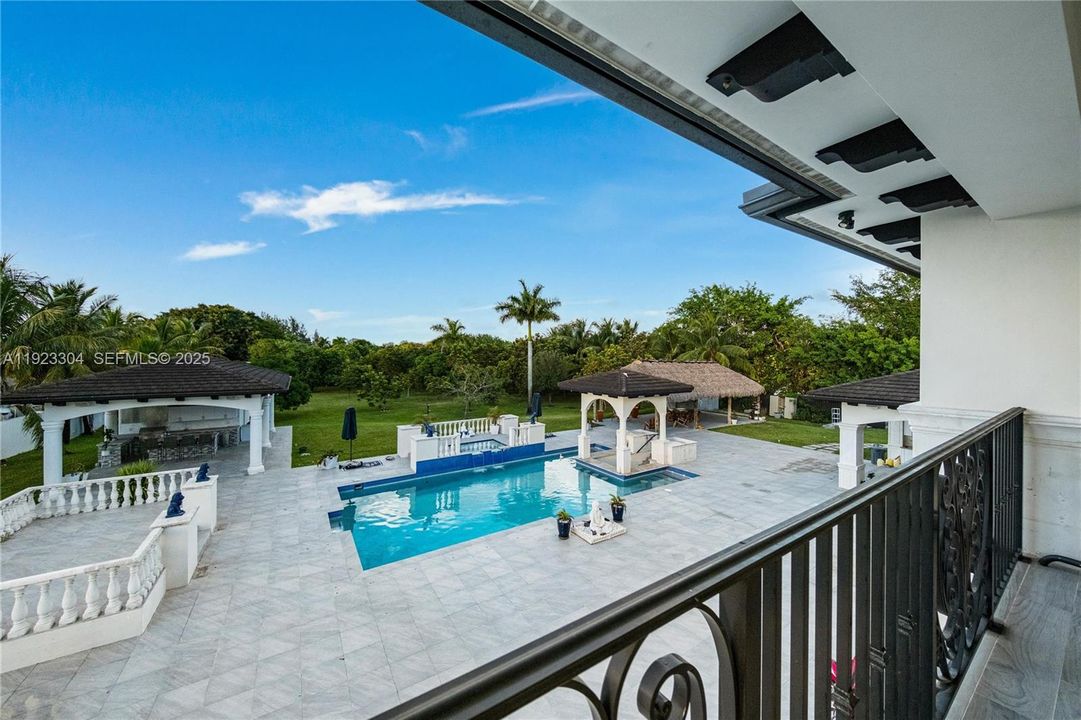 For Sale: $7,000,000 (8 beds, 11 baths, 9196 Square Feet)