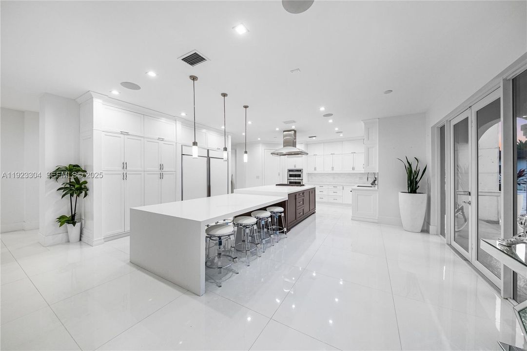 For Sale: $7,000,000 (8 beds, 11 baths, 9196 Square Feet)